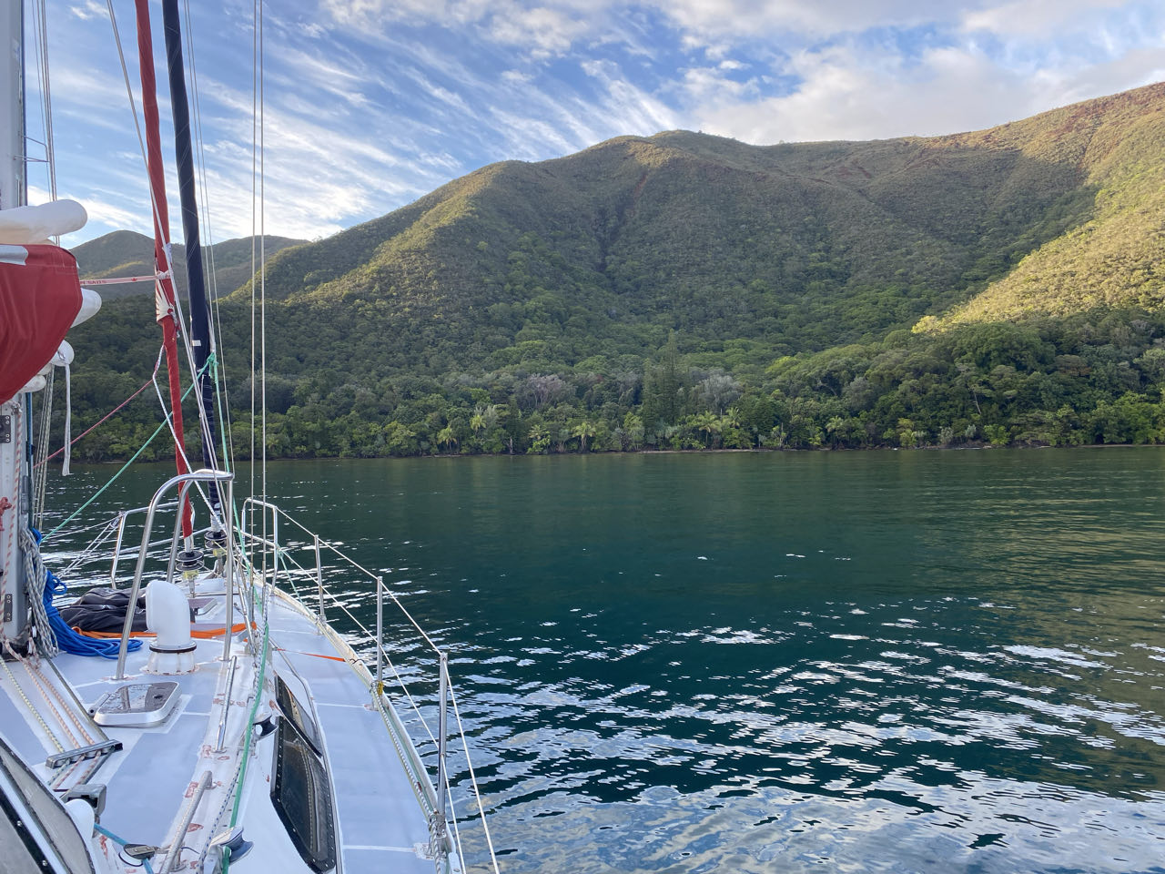 Ouvéa-Nouméa : femme à la mer et Bernadette